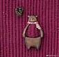 木头做的毛衣胸针，正好与毛衣的花纹结合（by olha_toys） ​​​​