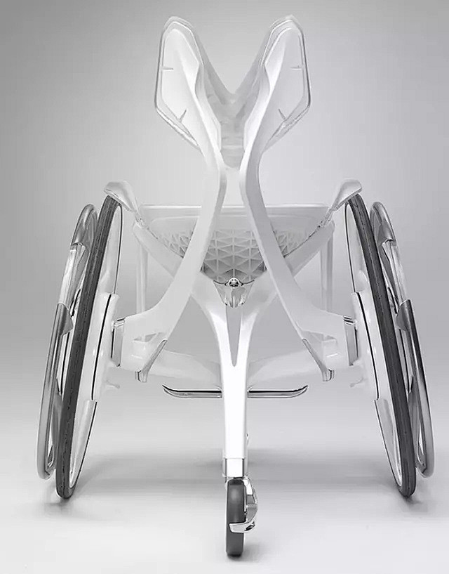 乐器巨头设计了一台电动轮椅