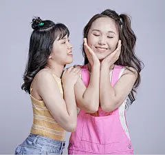 可爱女生双人照片青春活力闺蜜摄影图