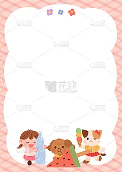 可爱的孩子，小狗和小猫吃冰淇淋。