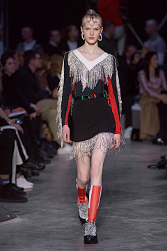 童小楹宝贝采集到Burberry FALL 2019 READY-TO-WEAR