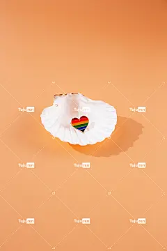 上面有一颗心的纸盘