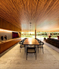 Casa Moderna em São Paulo por Studio mk27 Madeira e Concreto 040 Mesa de Jantar + Madeira + Concreto
