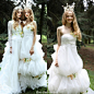 TIGLILY S/S 2015，身着曼妙婚纱于森林中穿行的精灵们，正在奔赴一场童话公主的时髦仙女会。