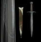 霍比特人兵器。《The Hobbit:Weapons collection》1-巴林的戰錘；2-GLAMDRING（敵擊劍）；3-Sting（針刺劍）；4-ORCRIST （獸咬劍）；5-Tauriel's Daggers（塔瑞爾的副武器雙刀）；6-Tauriel's Bow&Arrow（塔瑞爾的弓箭）；7-瑟蘭迪爾的權杖；8-灰袍甘道夫法杖；9-褐袍拉德蓋斯特法杖。@虎掰掰