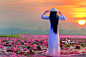 Woman Standing On Field Against Sky During Sunset_创意图片