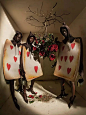Tim Walker【蒂姆·沃克】 : Tim Walker（蒂姆·沃克）1970年出生于英国Guildford（吉尔福德镇）毕业于Exeter Art College艺术学院在Conde Nast（康迪纳仕集团）实习期间启发了Tim Walker对摄影的兴趣，也曾担任过Richard Avedon（理査德·阿...