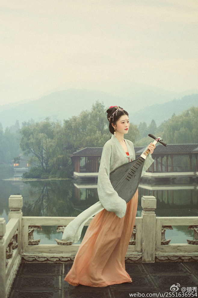 栗盐女神~ 络索真是美美哒，但是很少看妹...