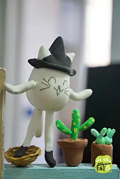 《园艺爱好者家的花屋》：山城冻画的冻疮君亮真身了哟  #手工# #DIY# #小屋# #手作# #微景观# #小房子# #超轻粘土# #软陶# #加班狗#  #爆款美食外卖##拼装模型屋# #小房子# #创意生活# #家居装饰##手工小房子#