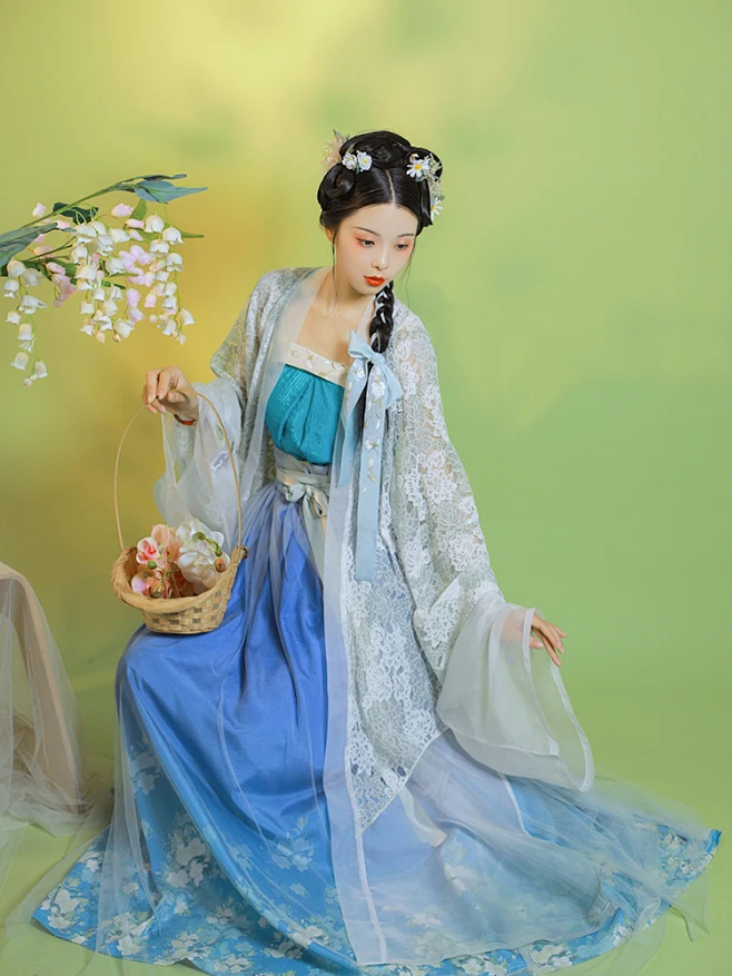 七月夕 茉香 原创汉服宋制三件套宋抹胸蕾丝绣花褙子4.5米裙摆-淘宝网-花瓣网