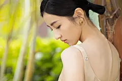 张子枫小清新礼服写真电脑壁纸