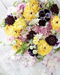 小学校卒業お祝いの贈り花
イエローのモロッコ咲きのラナンキュラスハンナが可愛くて 
#lafleurfleur #lafleurorder #モロッコ咲きラナンキュラス #贈り花 #モロッコハンナ #boxflower