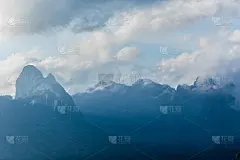 蓝色的湖