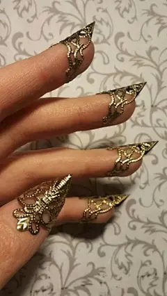 This contains an image of: Ring