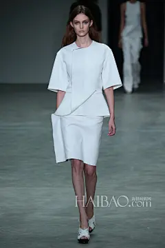 【图】突破极简主义向建筑结构探索！CK (Calvin Klein) 2014春夏女装秀，海报时尚网带你亲临2014春夏纽约时装周_第3页_Calvin Klein_海报时尚网