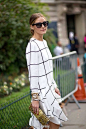 Olivia Palermo at Chloe Spring 2015 runway show.She was wearing a dress by Chloe with a Nina Ricci bag, and Westward Leaning sunglasses.Brain Atwood 的高跟鞋设计与风格都与格子连衣裙保持一致，戴在袖口的来自Chloe的金色手环非常精致，名媛范儿的发型也很棒。