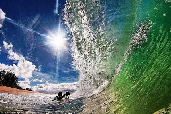 《迷人的夏威夷波浪》
导读：夏威夷的浪是...