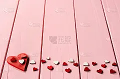 粉红色的图案，白色和红色的心木制粉红色