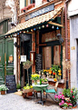 法国街头的花店，不经意间发现散落的美丽#带TA去旅行吧# ​​​​