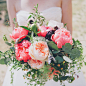 手捧花。来自：婚礼时光——关注婚礼的一切，分享最美好的时光。#手捧花#