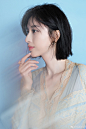 #BAZZAR明星慈善夜# 张俪今晚太美啦！！！！！蕾丝长裙搭配黑色长靴，白皮肤红唇点缀，独有的气质在一堆女明星中太有存在感。 ​​​​