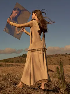 你以为人生最糟糕的事情是失去了最爱的人
其实最糟糕的事情是
你因为太爱一个人失去了自己