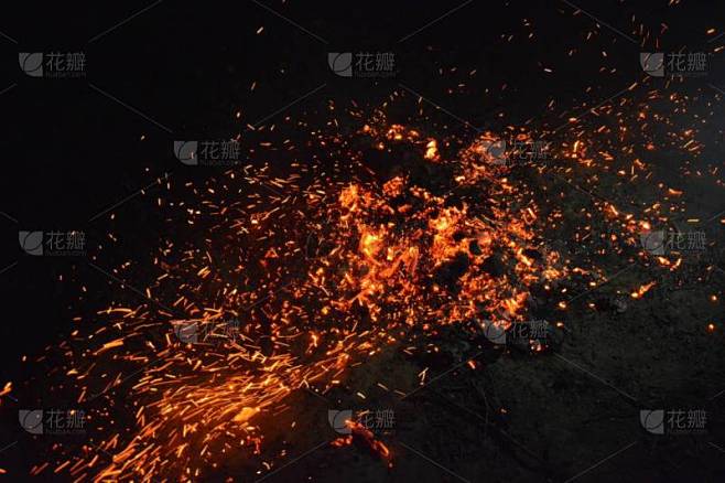 火与火烟美丽的火焰木头