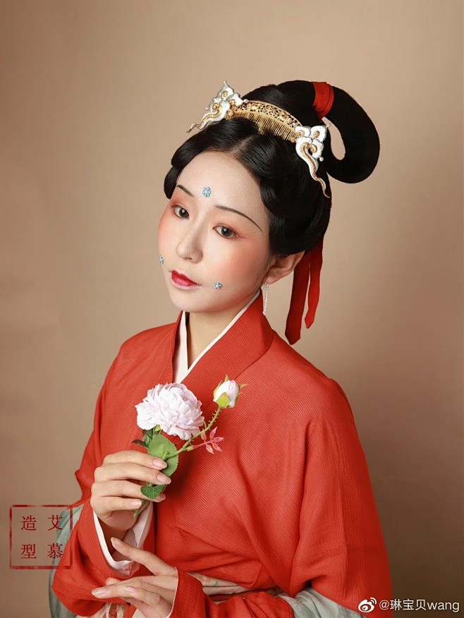 宋代仕女画造型 云鬓、环髻、珍珠翠羽面饰