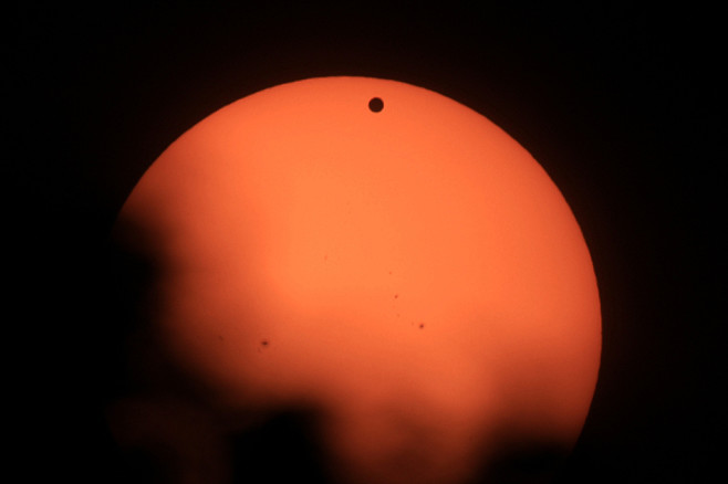 NASA太空拍金星凌日
