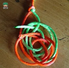 怎样编凤梨结（菠萝结）—中国结五彩纽扣结的编法图解、菠萝结打法教程