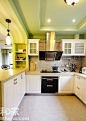 简洁清新的厨房，墙柜的设计，合理节约了空间，美观而实用。