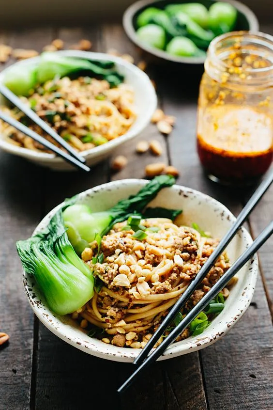 Savory Singaporean Noodles: A Vegetarian Delight