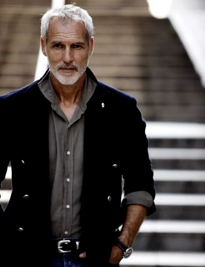 人物内的花瓣采集图片-zzengzeng