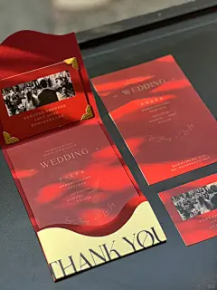 冲这颜值爱辽～高级气质的金色镜面请柬 - 小红书