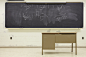 书桌,教育,室内,黑板,白昼_sb10064896ax-001_Blackboard and desk in empty classroom_创意图片_Getty Images China