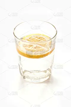 柠檬苏打水,纯净水,垂直画幅,水,无人,果汁,饮料,特写,柠檬,白色