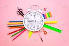 用学校文具纸制作的创意校园警报器。关闭了。