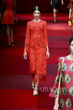 热情奔放西班牙风情入侵西西里！杜嘉班纳(Dolce&Gabbana;)2015春夏女装秀，海报带你亲临2015春夏米兰时装周_第16页_Dolce&Gabbana;