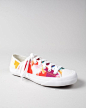 Sneaks by PF Flyers in Abstract
美国品牌Kate Spade抓住了"每天都是星期六"这个概念在春季推出了一个新的系列Kate Spade Saturday。Saturday X PF Flyers联合推出首款帆布鞋，搭配Saturday星期六色彩和PF Flyers经典款式，让你每天都是星期六。