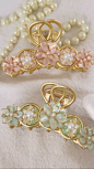 紫陽花（万華鏡）のバンスクリップ

万華鏡のようにキラッ✨キラッ✨

〜♡minneにて販売中♡〜

プロフィール欄から販売サイトに飛べますので是非遊びに来てくださいね✨

#ハンドメイド
#ハンドメイドアクセサリー
#レジン
#レジンアクセサリー
#季節のお花
#ディップフラワー
#マニキュアフラワー
#紫陽花
#万華鏡
#バンククリップ
#ヘアアクセサリー
#minne
#minne販売中