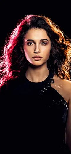 酷酷的长卷发美剧女角色人物手机壁纸