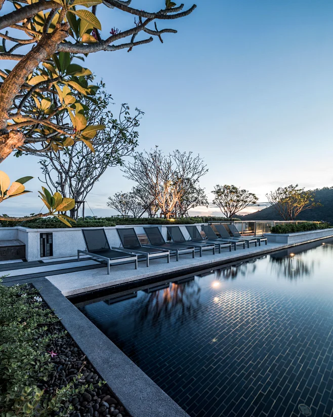 高层住宅公寓，中葡式建筑风格，摩登豪华设计。顶楼可眺望普吉市区全景。
泰国建筑师 ：Openbox Architects
摄影师: Wison Tungthunya