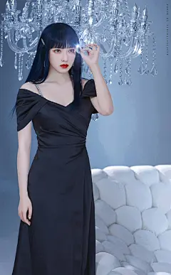 程潇超话#施华蔻潮色品牌大使程潇#

▪️程潇 | 暗黑女王 ​​​​