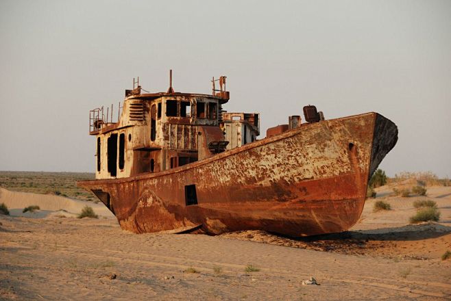 Aral-Sea-Wrecked-Shi...