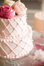 LOVE this detailing! #pink #cake