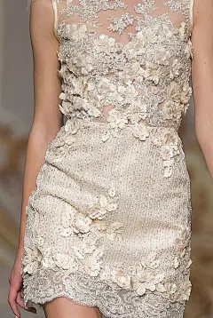 Embellished flower dress...a cross between a dress and a nightie for a sexy but sophisticated look蕾丝背心裙