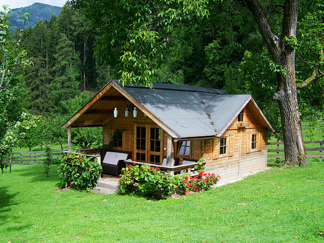 小木屋小房子建筑自然木材材料房子户外