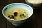 6.29 0妈喜欢在夏天做这样的汤~广东地区的家常汤吧~冬瓜粒，虾米，瘦肉，木耳，葱花~清清淡淡~我总把米饭泡进去变成泡饭，也很好吃~