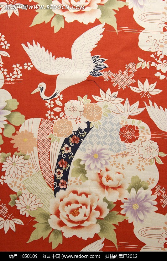 彩色花朵和仙鹤纹样的红布图片(编号:85...