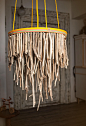 希腊手工艺人Maria Zlatko设计的漂流木吊灯

 
 
希腊手工艺人Maria Zlatko在Etsy开设的店铺售卖的漂流木吊灯，采用海边捡到的被海水冲刷得很很光洁的漂流木，不加修饰地里外挂上几层，装上灯泡，就是别致一格的漂流木吊灯了。而且这个创意很容易DIY手作。

(5张)